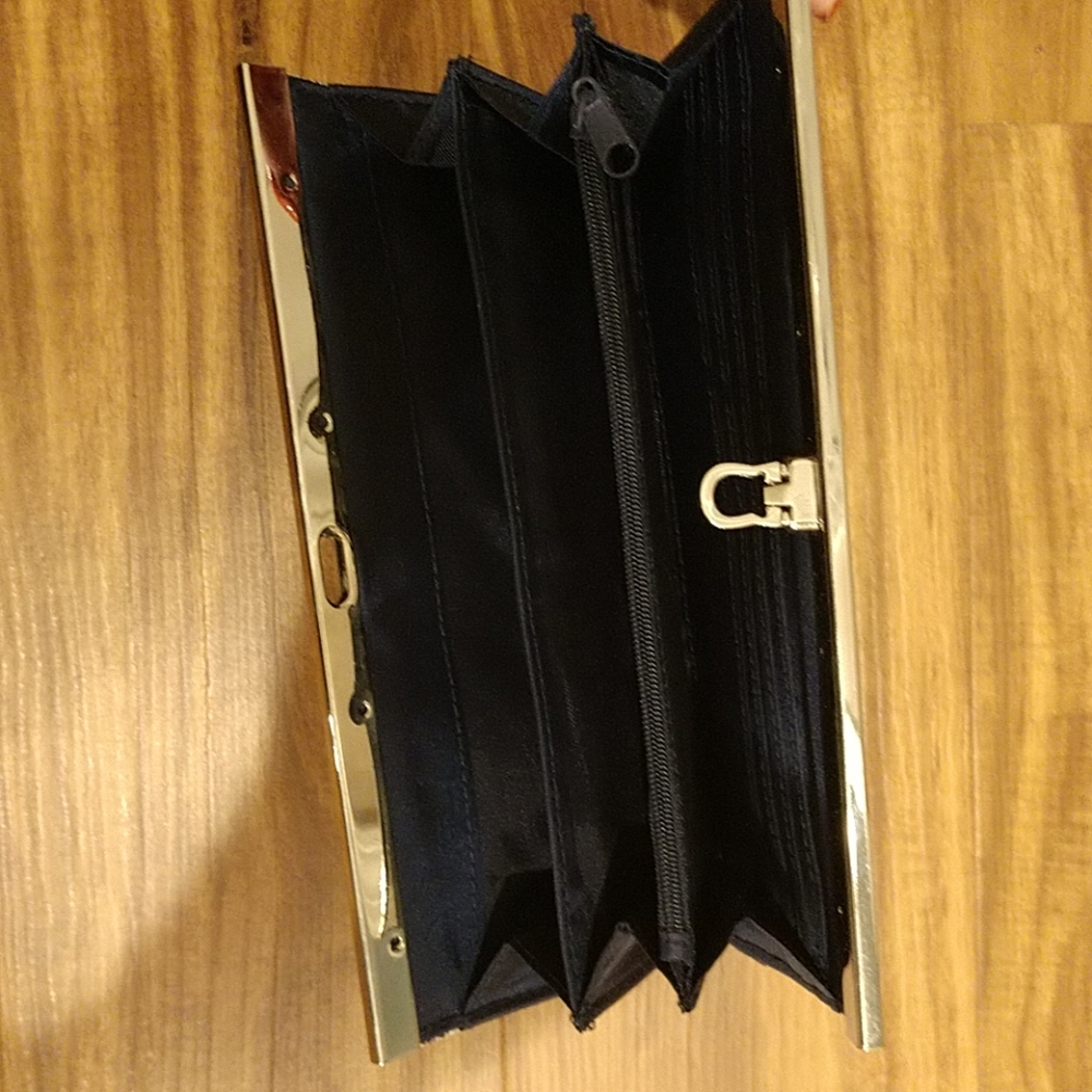 Purse - Picture 3 of 3